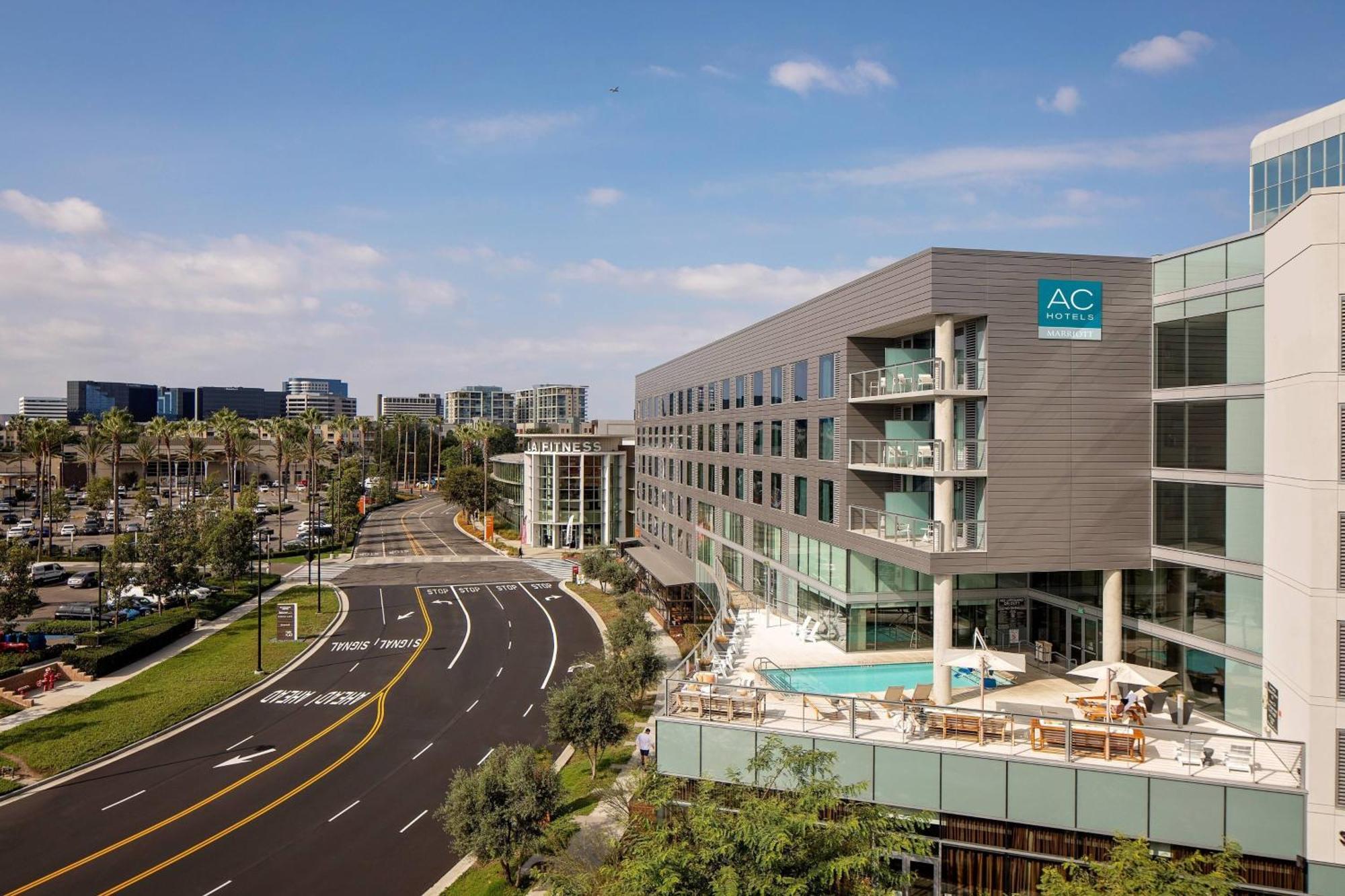 Ac Hotel By Marriott Irvine Exterior photo